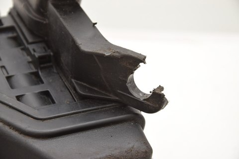 OBUDOWA BEZPIECZNIKÓW PEUGEOT 108 821110HG50F