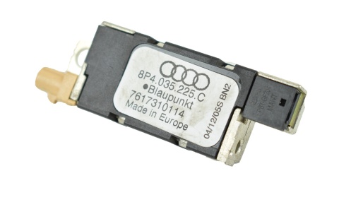 WZMACNIACZ ANTENOWY AUDI A3 8P 8P4035225C
