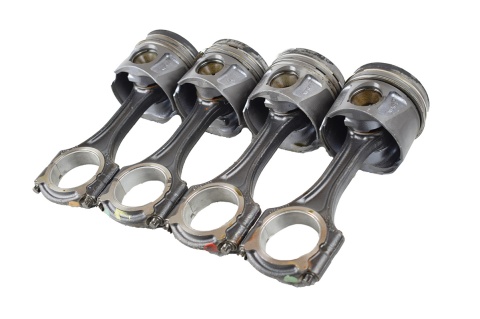 TŁOK KORBOWÓD MERCEDES OM640 W169 2.0CDI 8340A